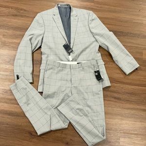 H&M - Gray Windowpane Suit- 42R  Pant 33x32 NWT